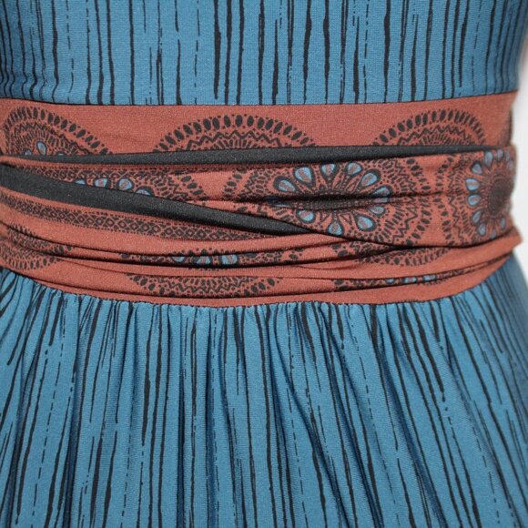 BCBGMaxAzria Cap Sleeve V-Neck Dress w/Matching Trim - Picture 14 of 16